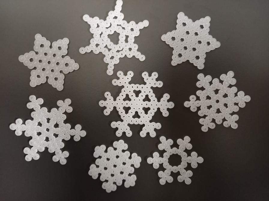 Snefnug lavet af hamaperler